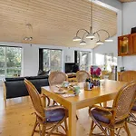 4 Bedroom Beautiful In 度假居 *