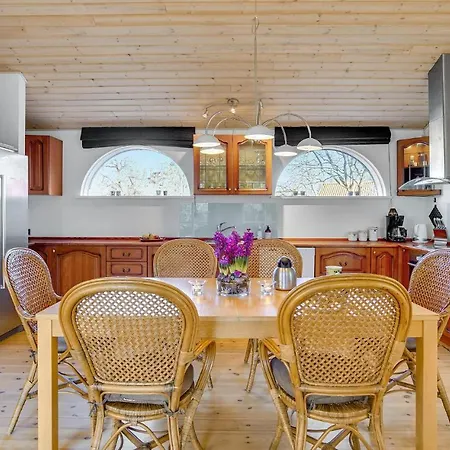 4 Bedroom Beautiful In *