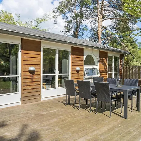 4 Bedroom Beautiful In Дом отдыха Rorvig