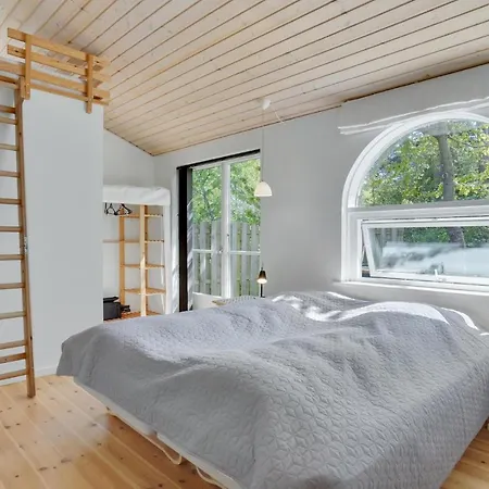 Дом отдыха 4 Bedroom Beautiful In *