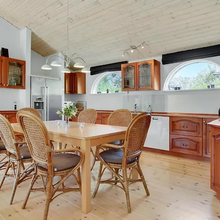 4 Bedroom Beautiful In