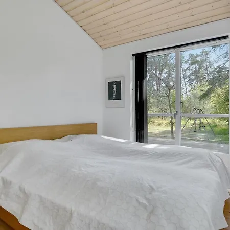 Дом отдыха 4 Bedroom Beautiful In Rorvig