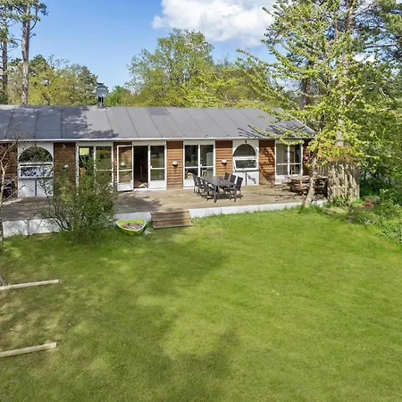 4 Bedroom Beautiful In Дом отдыха Rorvig