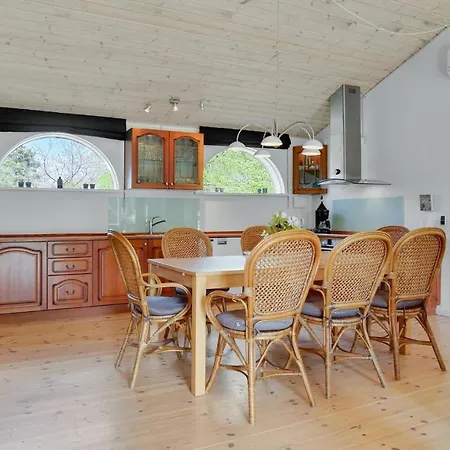 Σπίτι διακοπών 4 Bedroom Beautiful In